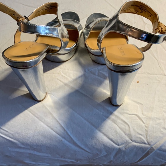 Nine West Silver platform heel. New without box - Picture 7 of 9
